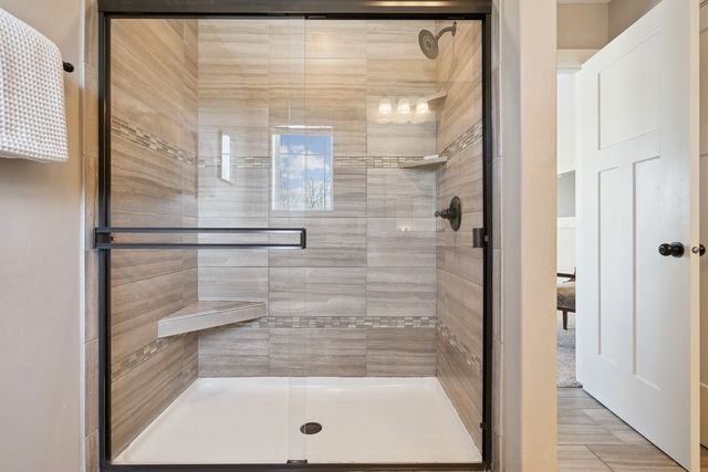 876 S 93rd Street, West Des Moines, IA 50266