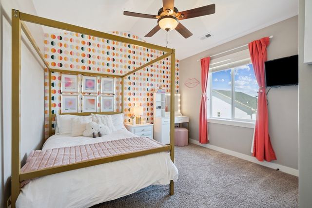 876 S 93rd Street, West Des Moines, IA 50266