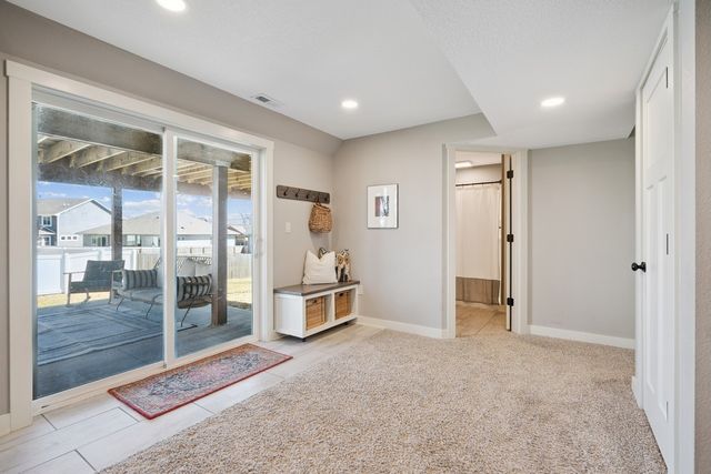 876 S 93rd Street, West Des Moines, IA 50266