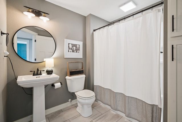 876 S 93rd Street, West Des Moines, IA 50266