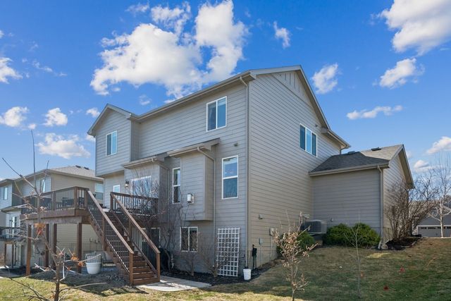 876 S 93rd Street, West Des Moines, IA 50266