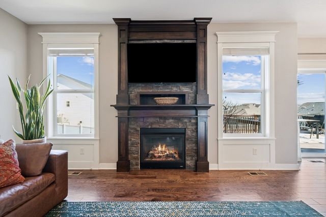 876 S 93rd Street, West Des Moines, IA 50266