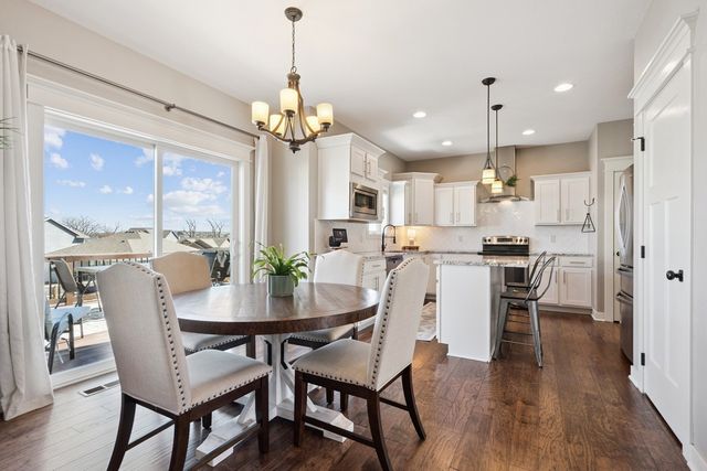 876 S 93rd Street, West Des Moines, IA 50266