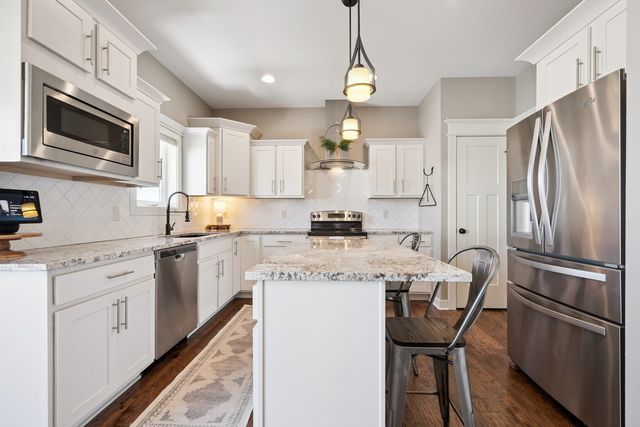 876 S 93rd Street, West Des Moines, IA 50266