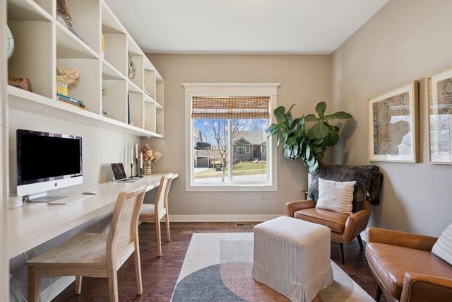 876 S 93rd Street, West Des Moines, IA 50266