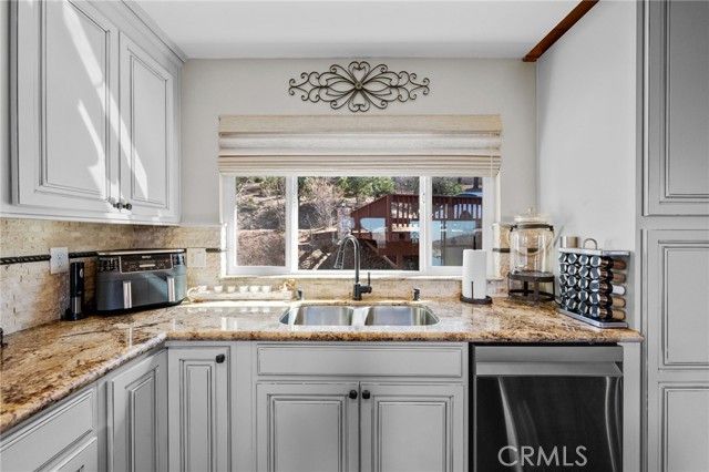 1430 Sequoia, Lake Arrowhead, CA 92352