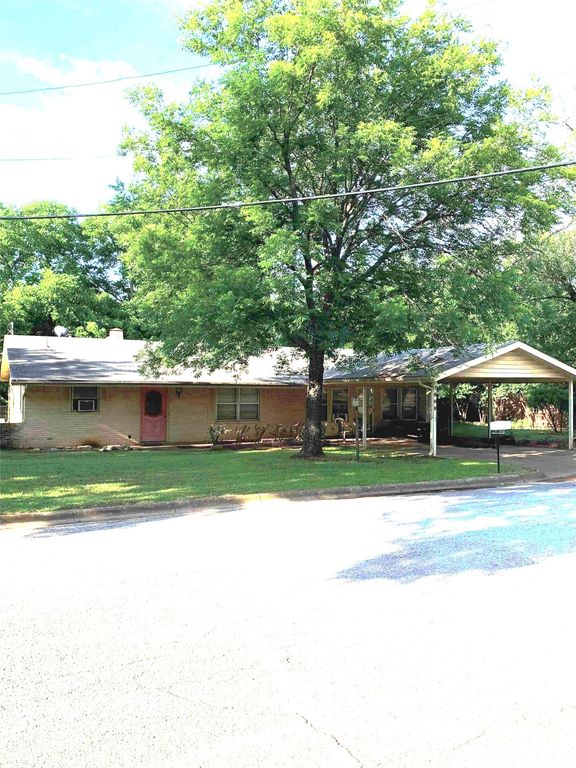1808 Edgewood Drive, Bridgeport, TX 76426