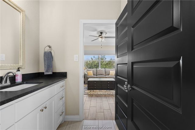 3222 Hunters Crossing Trail, Bryan, TX 77808