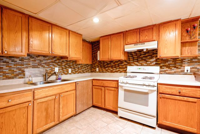 4125 Derray Court, Warren, MI 48092