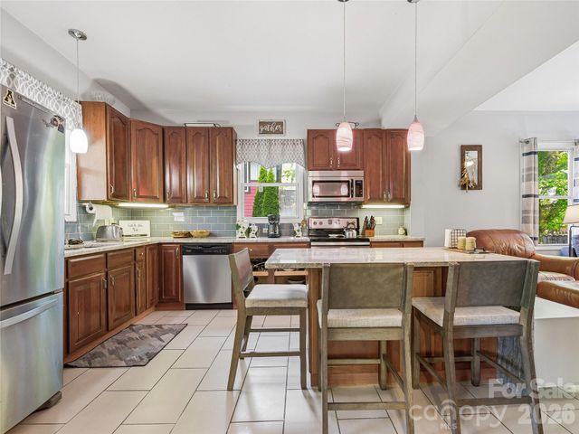 95 Baker Avenue, Asheville, NC 28806