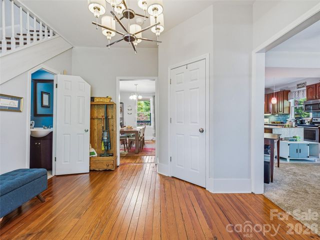 95 Baker Avenue, Asheville, NC 28806