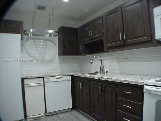 3823 Estepona Avenue, Doral, FL 33178