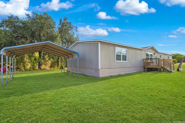 955 County Road 6753, Devine, TX 78016