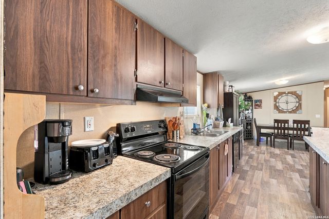 955 County Road 6753, Devine, TX 78016