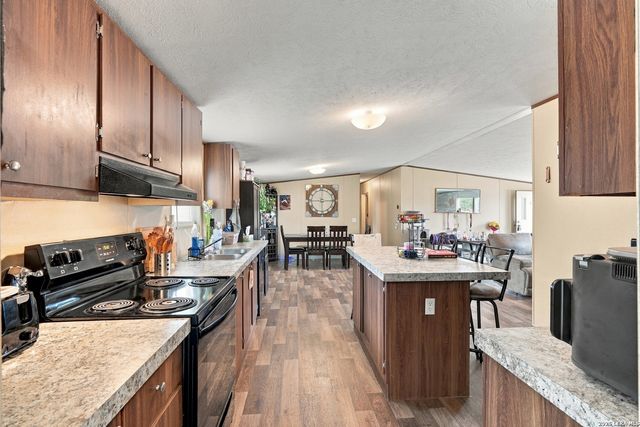 955 County Road 6753, Devine, TX 78016