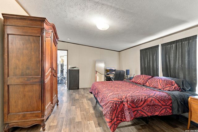 955 County Road 6753, Devine, TX 78016