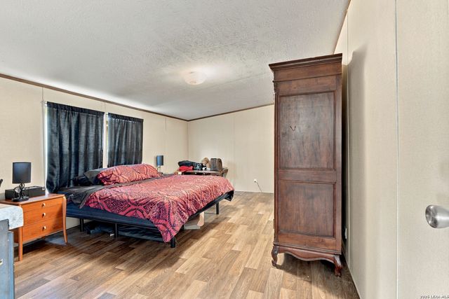 955 County Road 6753, Devine, TX 78016