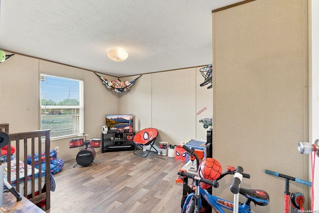955 County Road 6753, Devine, TX 78016