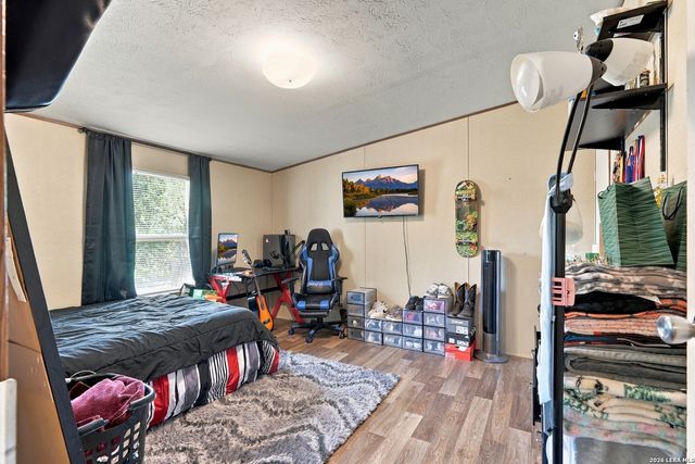 955 County Road 6753, Devine, TX 78016