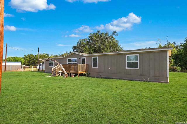 955 County Road 6753, Devine, TX 78016