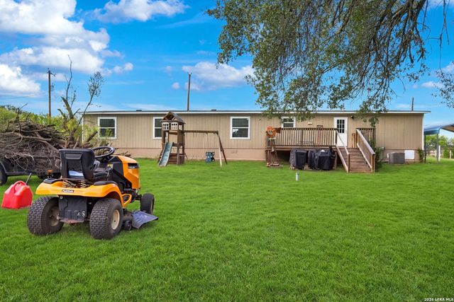 955 County Road 6753, Devine, TX 78016