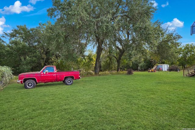 955 County Road 6753, Devine, TX 78016