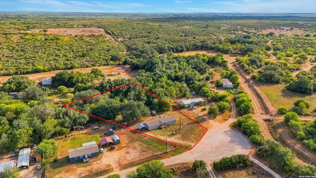 955 County Road 6753, Devine, TX 78016