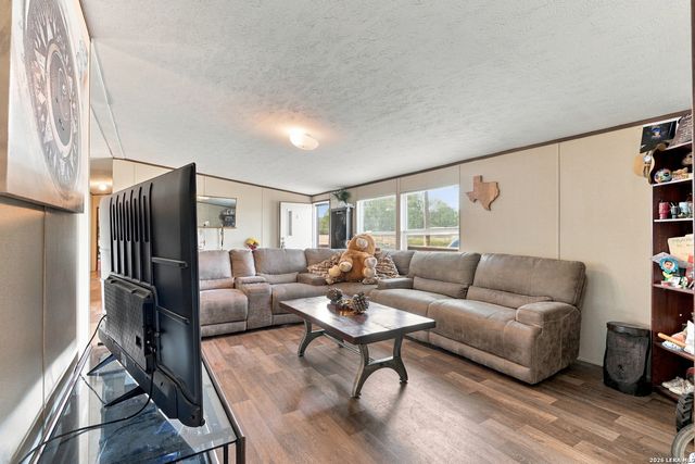 955 County Road 6753, Devine, TX 78016
