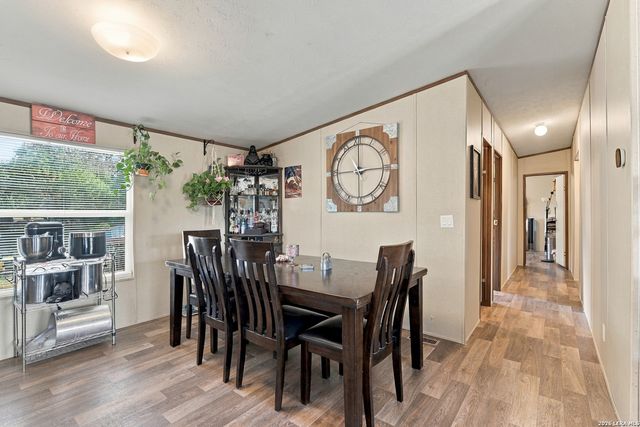 955 County Road 6753, Devine, TX 78016