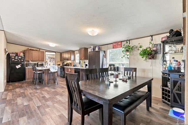 955 County Road 6753, Devine, TX 78016
