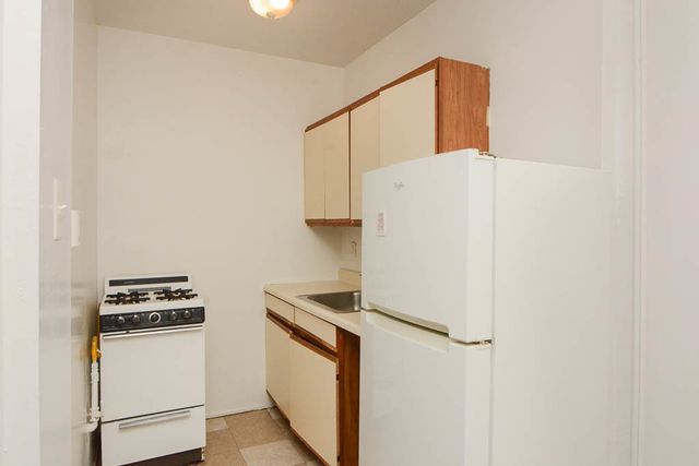 4060 N KENMORE Avenue 208, Chicago, IL 60613