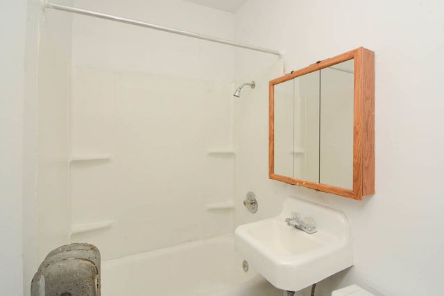 4060 N KENMORE Avenue 208, Chicago, IL 60613