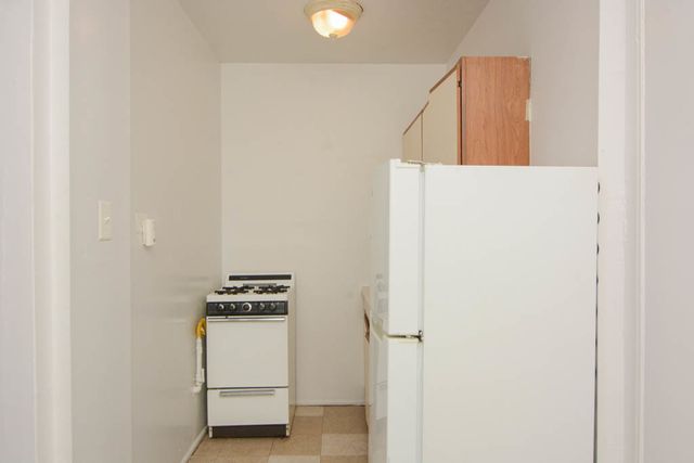 4060 N KENMORE Avenue 208, Chicago, IL 60613