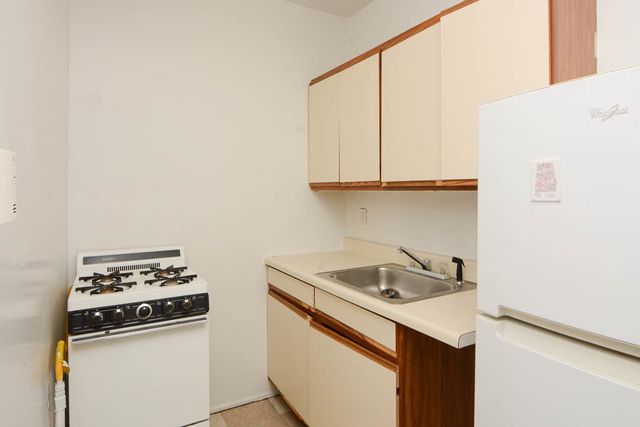 4060 N KENMORE Avenue 208, Chicago, IL 60613