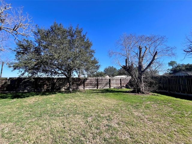 1004 N Center Street, Weimar, TX 78962