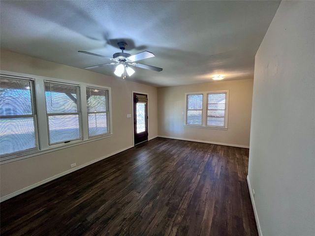 1004 N Center Street, Weimar, TX 78962