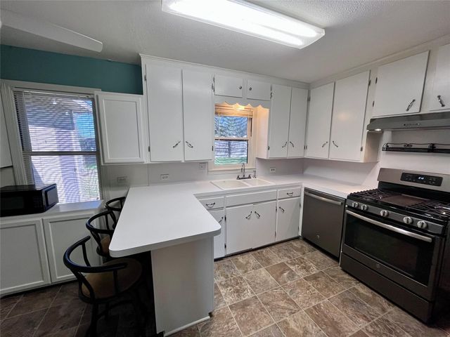 1004 N Center Street, Weimar, TX 78962