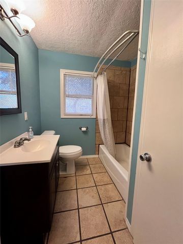 1004 N Center Street, Weimar, TX 78962