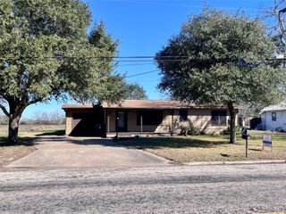 1004 N Center Street, Weimar, TX 78962