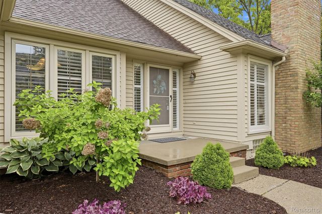 4782 Pine Eagles Drive 12, Genoa Township, MI 48116