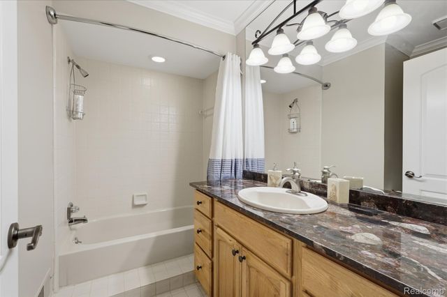4782 Pine Eagles Drive 12, Genoa Township, MI 48116