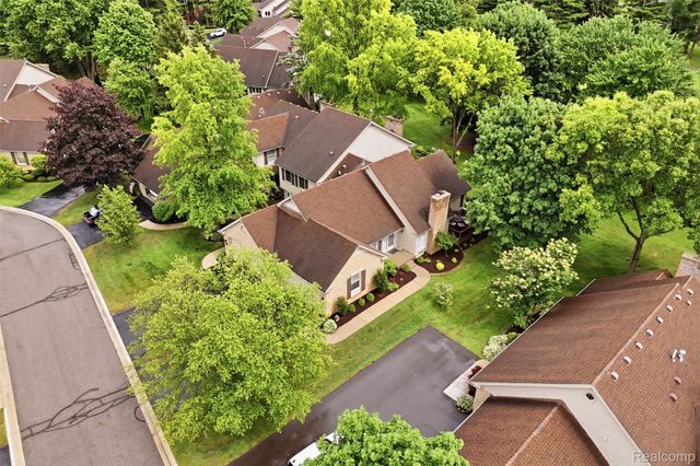 4782 Pine Eagles Drive 12, Genoa Township, MI 48116