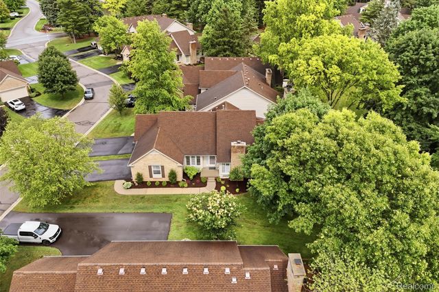 4782 Pine Eagles Drive 12, Genoa Township, MI 48116