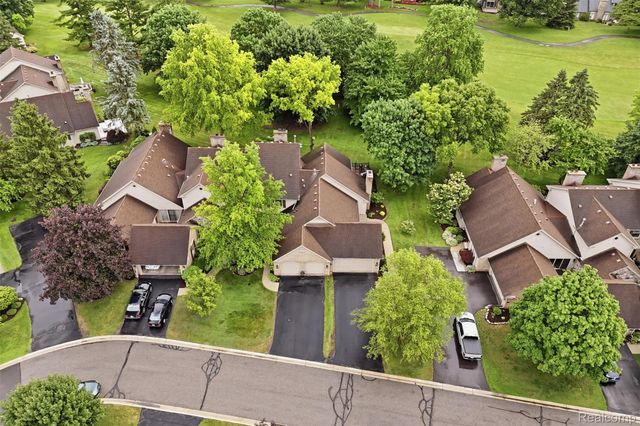 4782 Pine Eagles Drive 12, Genoa Township, MI 48116