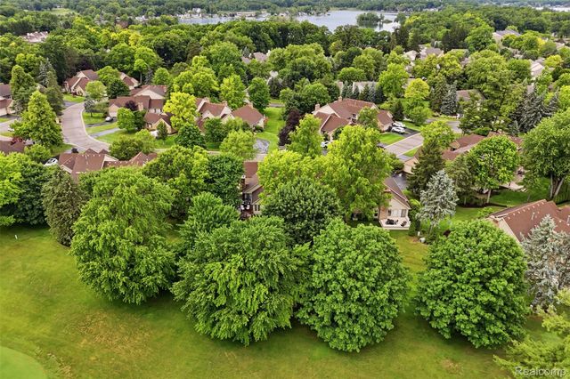4782 Pine Eagles Drive 12, Genoa Township, MI 48116