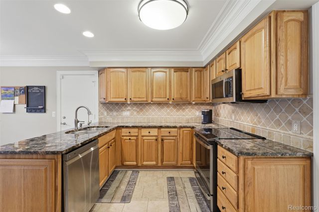 4782 Pine Eagles Drive 12, Genoa Township, MI 48116