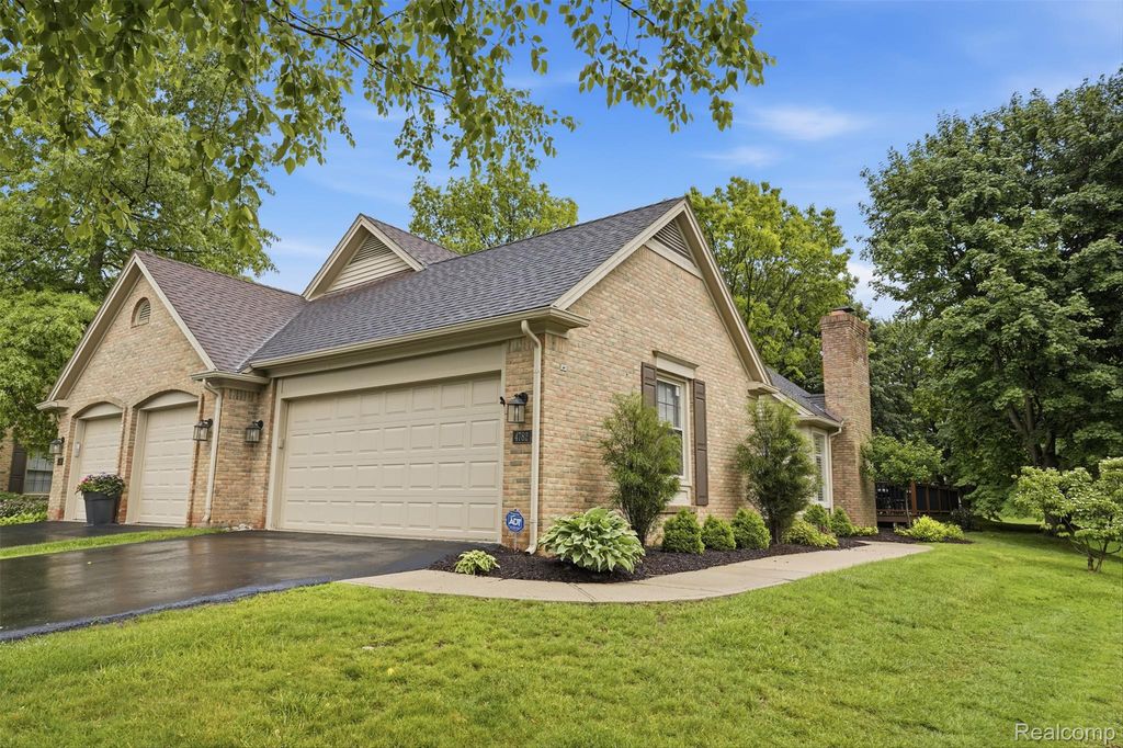 4782 Pine Eagles Drive 12, Genoa Township, MI 48116