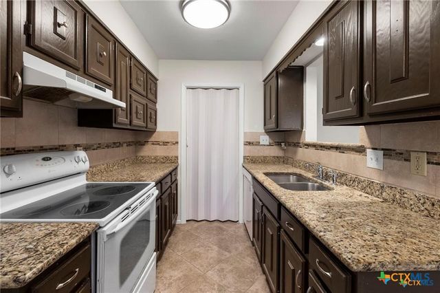 2016 Nevada Street, San Marcos, TX 78666