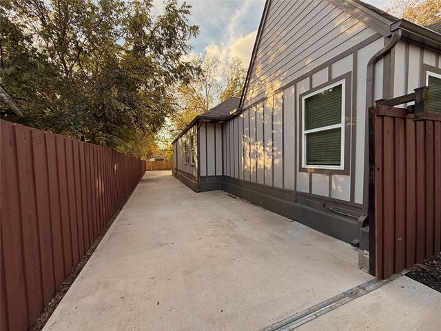 5227 Saint Charles Avenue, Dallas, TX 75223