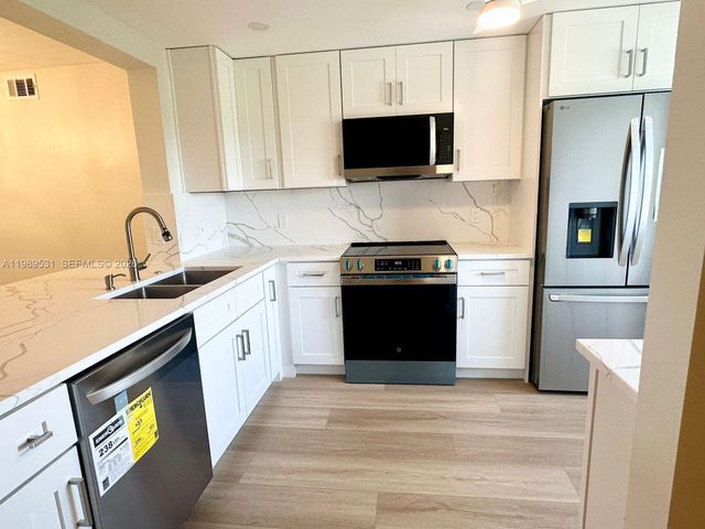 4098 Yarmouth E 4098, Boca Raton, FL 33434